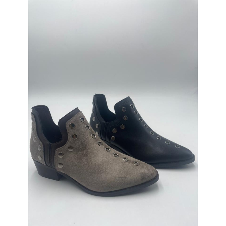 Botines tachuelas