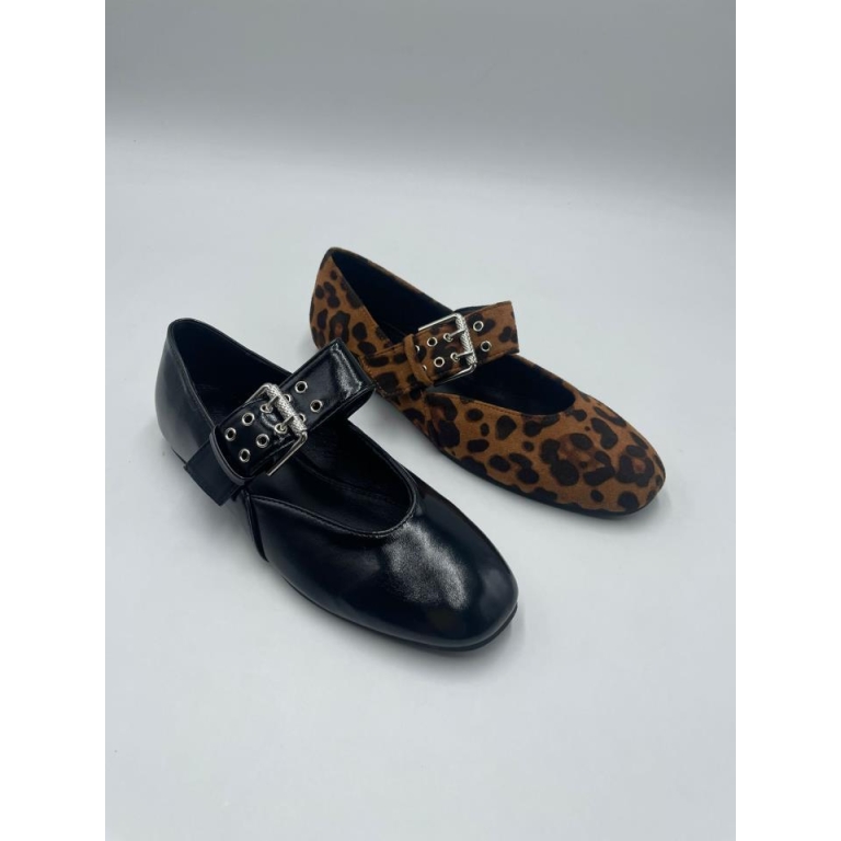 Zapato plano con hebilla