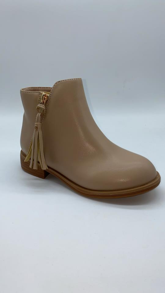 Botin material con flecos decorativos