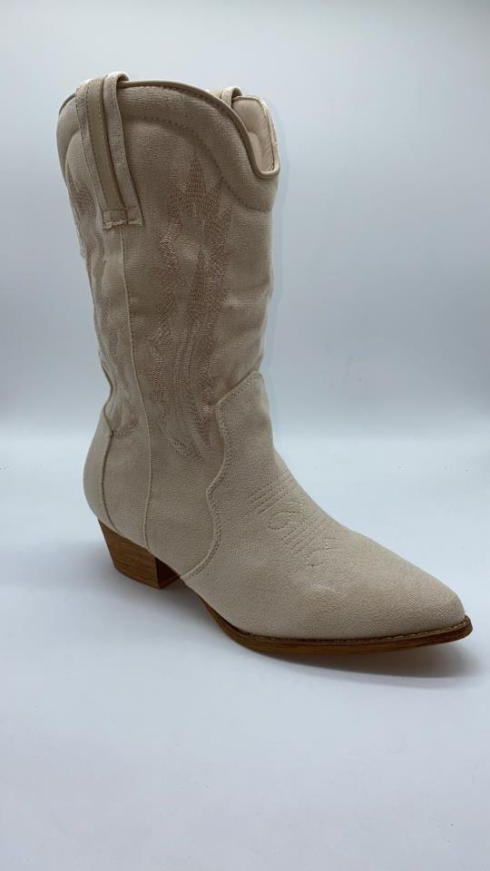 Bota media caña con pespuntes