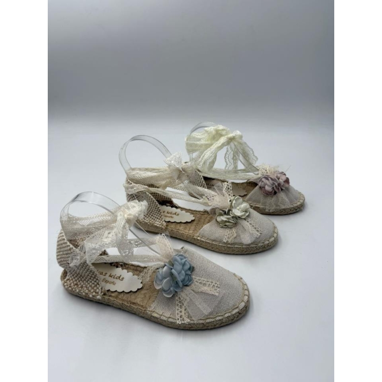 Esparteñas niña con flores decorativas planas