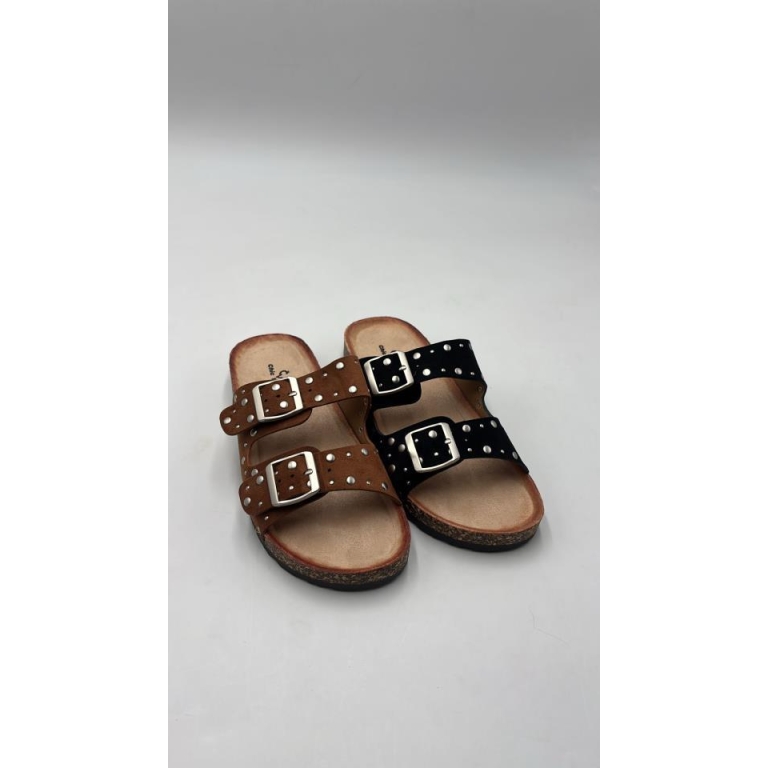 Sandalias planas tachuelas