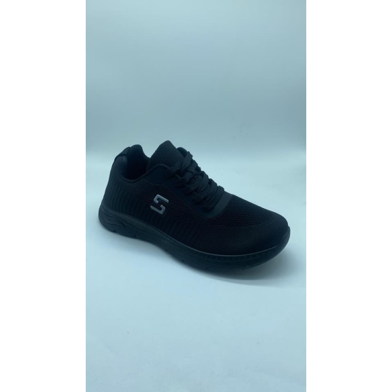 deportiva all black transpirable