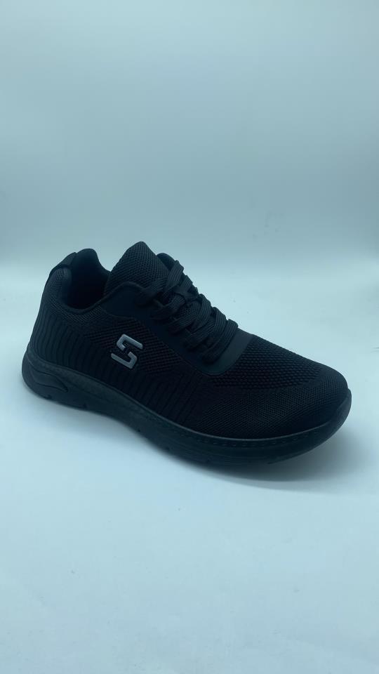 deportiva all black transpirable
